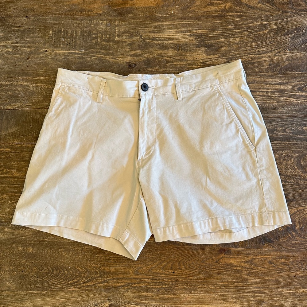 Good Threads 5 inch inseam shorts cream